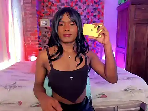 LaGoldenBitch online show from 11-24-25, 12:16