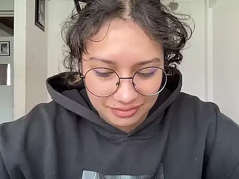 Snapshot of Dreana chatting on 02-23-26, 04:15 Dreana online show from 02-23-26, 04:15