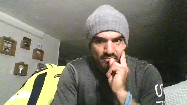 Snapshot of piggylatino chatting on 01-05-26, 10:46 piggylatino online show from 01-05-26, 10:46