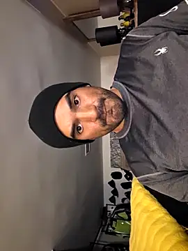 Snapshot of piggylatino chatting on 02-11-26, 10:37 piggylatino online show from 02-11-26, 10:37