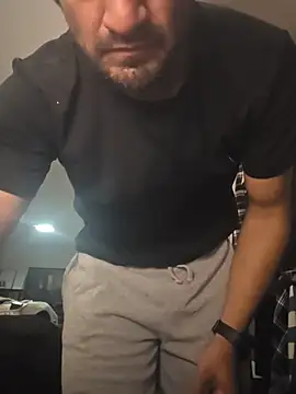 Snapshot of piggylatino chatting on 02-21-26, 04:02 piggylatino online show from 02-21-26, 04:02