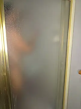 Snapshot of piggylatino chatting on 02-27-26, 12:21 piggylatino online show from 02-27-26, 12:21