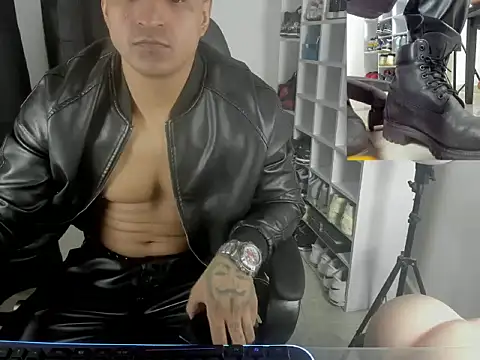 Snapshot of master_leather chatting on 11-17-25, 07:58 master leather online show from 11-17-25, 07:58