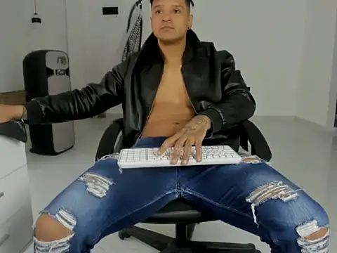 master leather online show from 04-05-26, 06:38