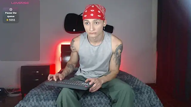 Snapshot of ArthurPhoenixx chatting on 01-12-26, 12:49 ArthurPhoenixx online show from 01-12-26, 12:49