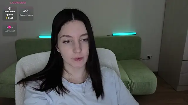 Snapshot of v_crizis324 chatting on 05-28-26, 11:29 v crizis324 online show from 05-28-26, 11:29