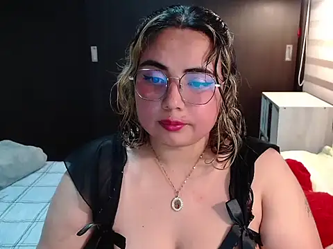 Snapshot of YiniBelle chatting on 02-27-26, 04:45 YiniBelle online show from 02-27-26, 04:45