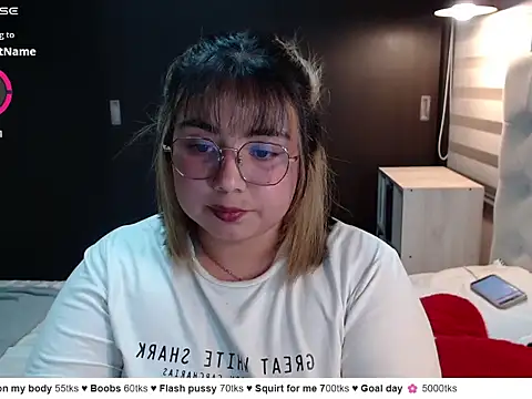 Snapshot of YiniBelle chatting on 03-12-26, 03:45 YiniBelle online show from 03-12-26, 03:45