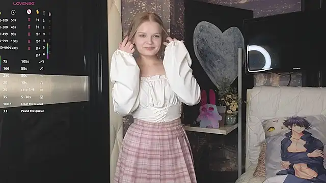 Snapshot of MicheleHonas chatting on 11-16-25, 08:36 MicheleHonas online show from 11-16-25, 08:36