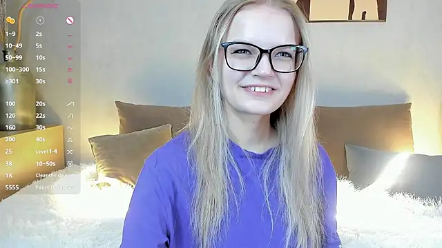 Snapshot of MicheleHonas chatting on 12-17-25, 04:35 MicheleHonas online show from 12-17-25, 04:35