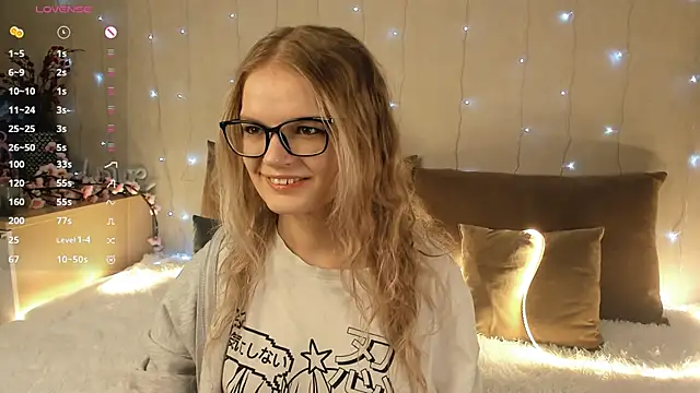 Snapshot of MicheleHonas chatting on 12-18-25, 05:41 MicheleHonas online show from 12-18-25, 05:41