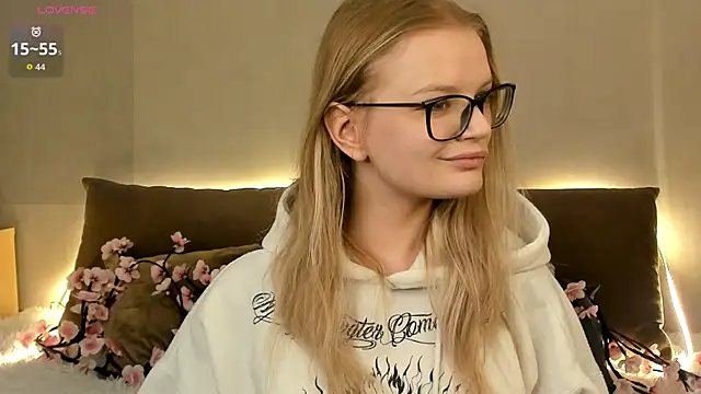 Snapshot of MicheleHonas chatting on 01-09-26, 05:04 MicheleHonas online show from 01-09-26, 05:04