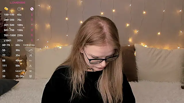 Snapshot of MicheleHonas chatting on 02-02-26, 05:55 MicheleHonas online show from 02-02-26, 05:55