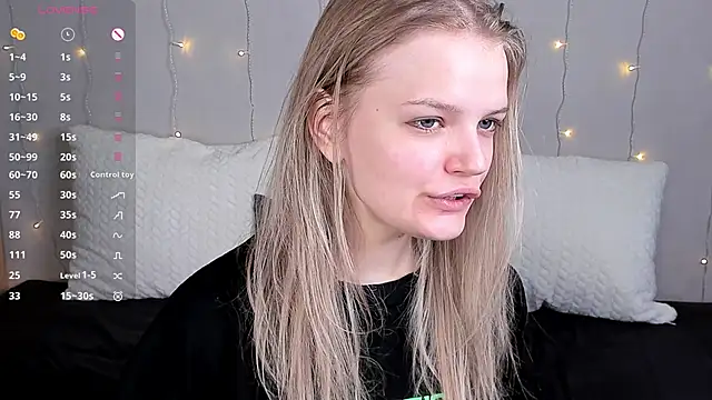 Snapshot of MicheleHonas chatting on 02-19-26, 07:21 MicheleHonas online show from 02-19-26, 07:21