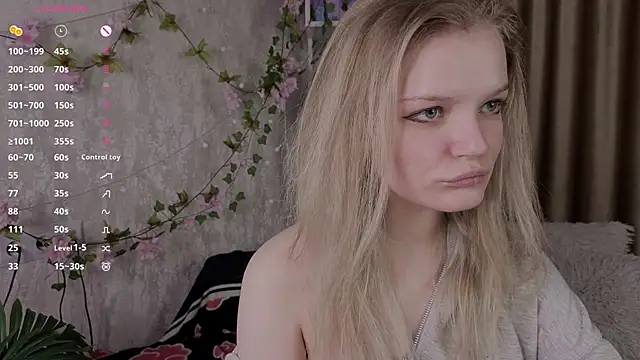 Snapshot of MicheleHonas chatting on 03-09-26, 04:11 MicheleHonas online show from 03-09-26, 04:11