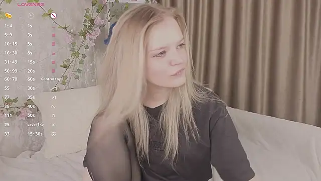 Snapshot of MicheleHonas chatting on 03-17-26, 06:22 MicheleHonas online show from 03-17-26, 06:22