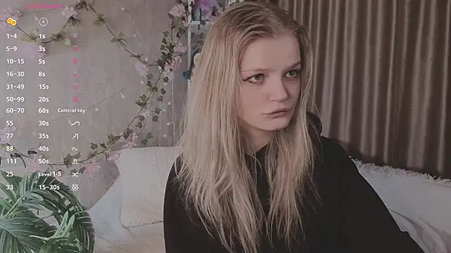 Snapshot of MicheleHonas chatting on 03-20-26, 06:02 MicheleHonas online show from 03-20-26, 06:02