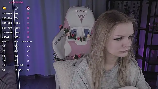 Snapshot of MicheleHonas chatting on 04-16-26, 04:19 MicheleHonas online show from 04-16-26, 04:19