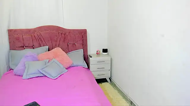 yourlatina emely online show from 03-05-26, 08:49