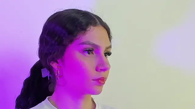 cloee20  online show from 12-18-25, 02:39