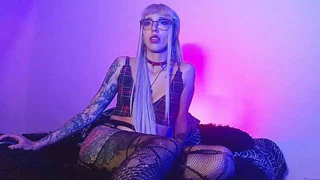 Snapshot of anhell_111 chatting on 11-18-25, 05:34 anhell 111 online show from 11-18-25, 05:34