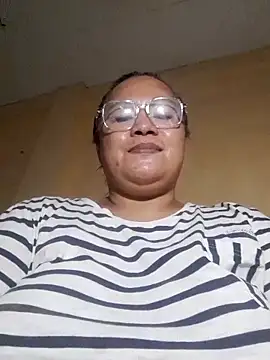 Snapshot of loriepinay46 chatting on 06-18-26, 09:14 loriepinay46 online show from 06-18-26, 09:14