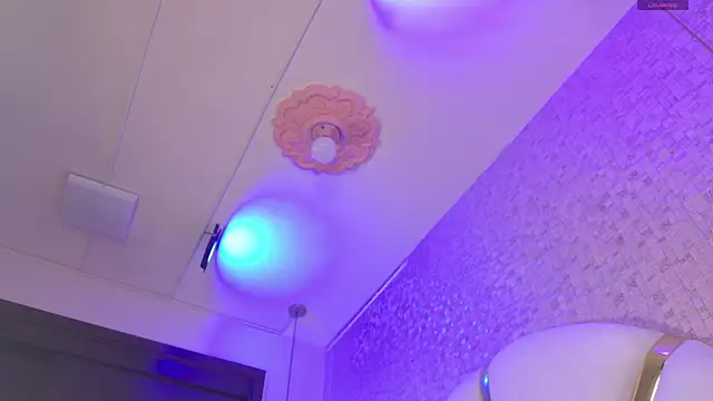 Caroline palmerr online show from 11-19-25, 03:17