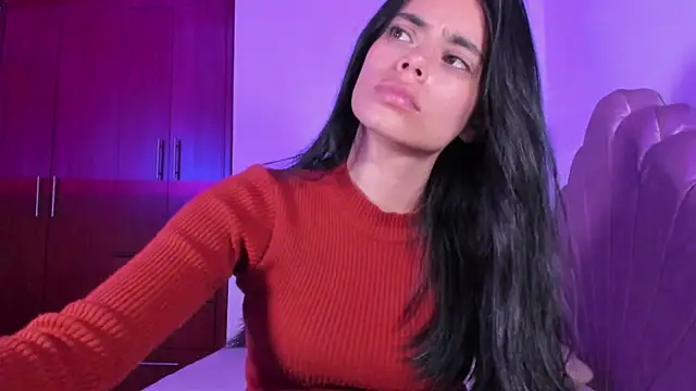 Snapshot of Bella_Val chatting on 11-18-25, 04:06 Bella Val online show from 11-18-25, 04:06