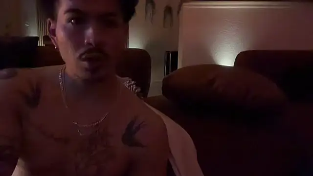 Snapshot of nudecouple100 chatting on 11-22-25, 03:05 nudecouple100 online show from 11-22-25, 03:05