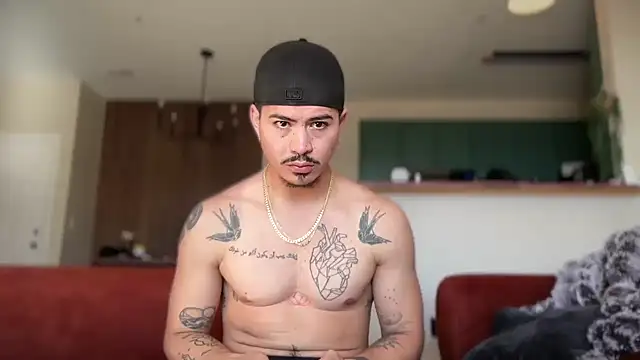 Snapshot of nudecouple100 chatting on 11-24-25, 04:51 nudecouple100 online show from 11-24-25, 04:51