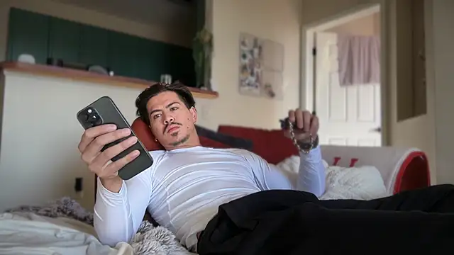 Snapshot of nudecouple100 chatting on 12-01-25, 05:18 nudecouple100 online show from 12-01-25, 05:18