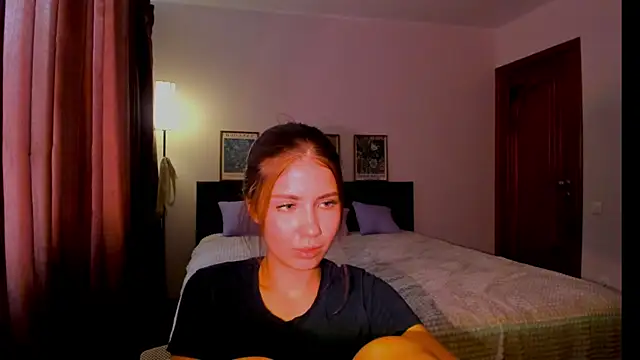 Aurora Glow21 online show from 06-18-26, 12:09
