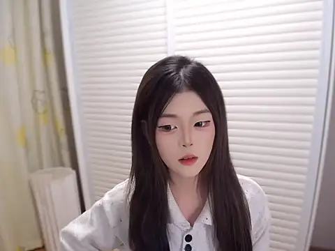 Snapshot of Aurora_9 chatting on 11-18-25, 12:53 Aurora 9 online show from 11-18-25, 12:53