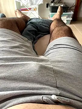 Yannick04 online show from 11-20-25, 01:33