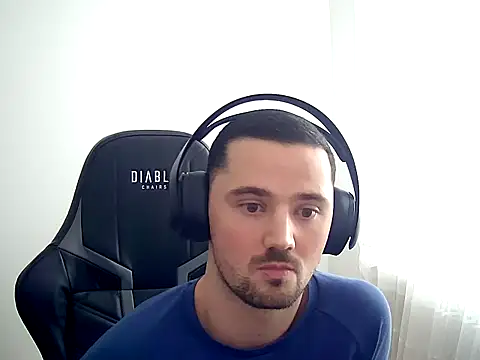 Snapshot of Handsomeboy4you chatting on 11-12-25, 02:06 Handsomeboy4you online show from 11-12-25, 02:06