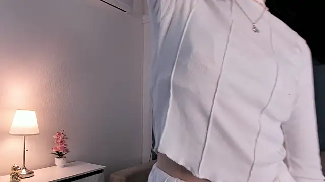 Snapshot of ShelaMailo chatting on 01-12-26, 06:24 ShelaMailo online show from 01-12-26, 06:24