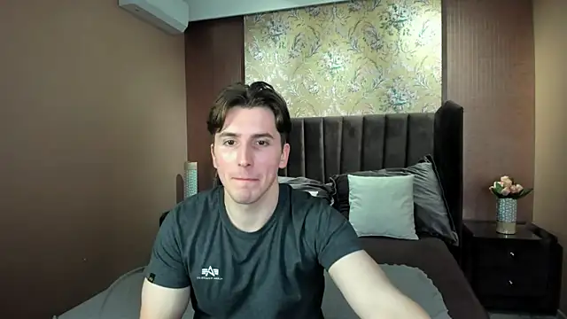 Snapshot of MarkYeti chatting on 11-14-25, 09:19 MarkYeti online show from 11-14-25, 09:19