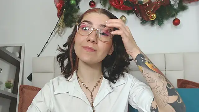 AriLumi online show from 11-27-25, 07:49