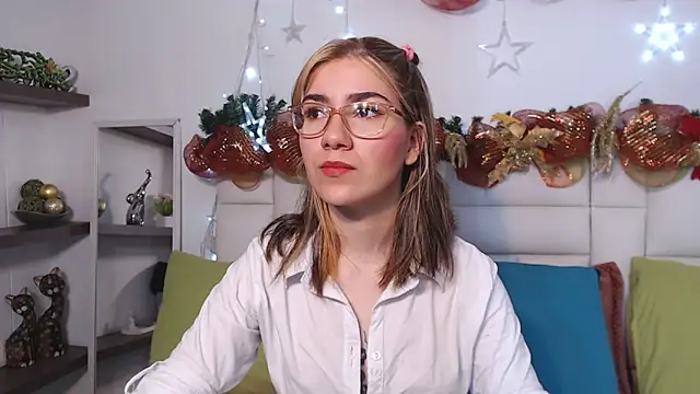 AriLumi online show from 12-22-25, 07:33