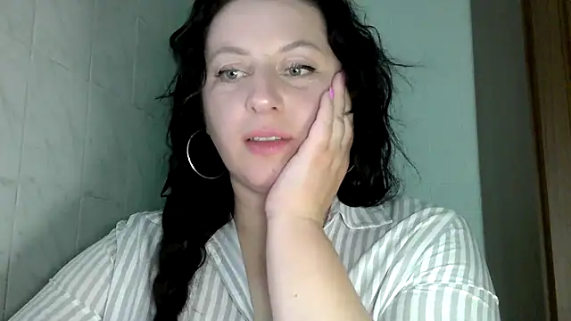 Snapshot of MelinaAx chatting on 04-18-26, 08:09 MelinaAx online show from 04-18-26, 08:09