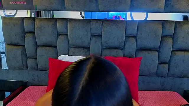 IssaJones  online show from 03-28-26, 10:31