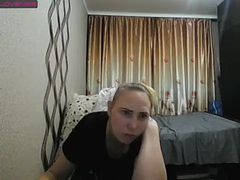 Snapshot of JenniDeep chatting on 11-23-25, 12:49 JenniDeep online show from 11-23-25, 12:49