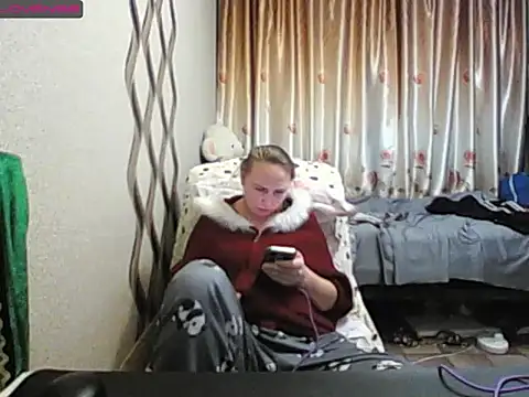 Snapshot of JenniDeep chatting on 12-19-25, 06:15 JenniDeep online show from 12-19-25, 06:15