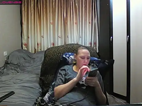 Snapshot of JenniDeep chatting on 02-07-26, 06:11 JenniDeep online show from 02-07-26, 06:11