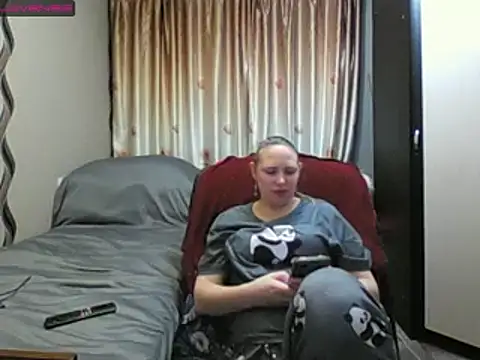 Snapshot of JenniDeep chatting on 02-15-26, 03:09 JenniDeep online show from 02-15-26, 03:09