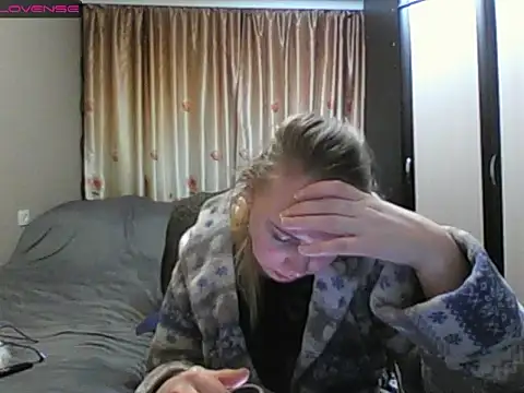 Snapshot of JenniDeep chatting on 03-12-26, 08:48 JenniDeep online show from 03-12-26, 08:48