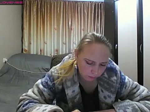 Snapshot of JenniDeep chatting on 03-15-26, 07:42 JenniDeep online show from 03-15-26, 07:42