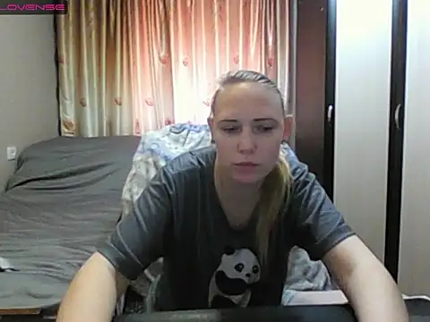 Snapshot of JenniDeep chatting on 03-21-26, 12:32 JenniDeep online show from 03-21-26, 12:32