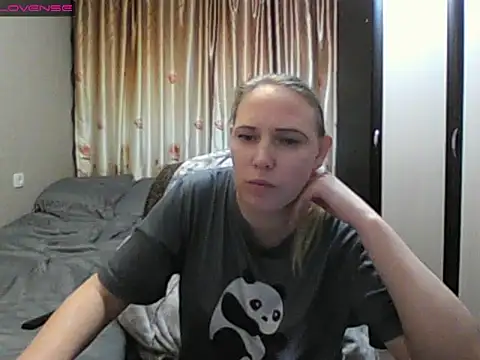 Snapshot of JenniDeep chatting on 03-25-26, 05:30 JenniDeep online show from 03-25-26, 05:30