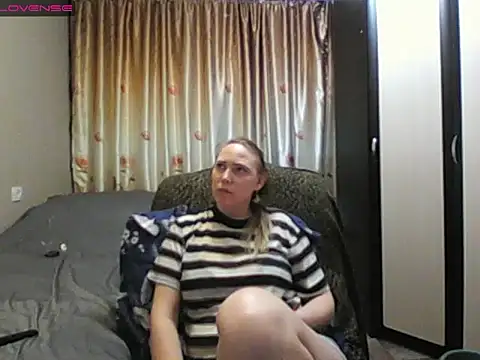 Snapshot of JenniDeep chatting on 04-11-26, 05:39 JenniDeep online show from 04-11-26, 05:39